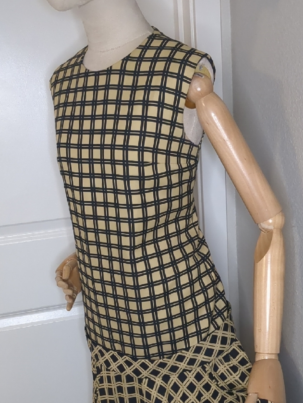 Vintage 60s Eve Le Coq Dress Tan & Black Plaid Mod Drop Waist Sleeveless SZ M - Picture 4 of 14